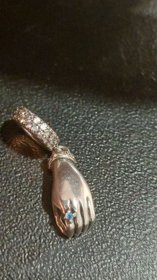 Charm Mano Plata 925 con circonita  azul
