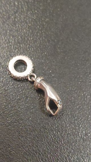 Charm Mano Plata 925 con circonita  azul