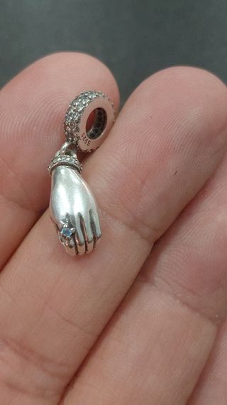 Charm Mano Plata 925 con circonita  azul