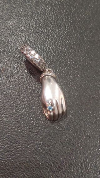 Charm Mano Plata 925 con circonita  azul