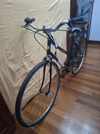 Bicicleta BH de paseo negra