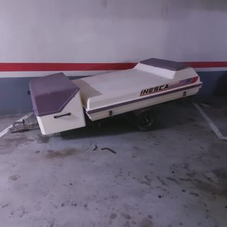 Remolque INESCA blanco y morado
