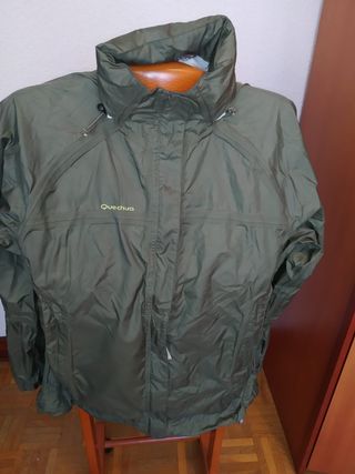 Chubasquero impermeable verde