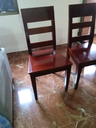 Mesa de comedor de madera + 2 sillas de REGALO 
