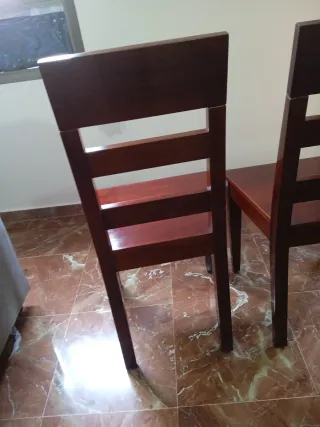 Mesa de comedor de madera + 2 sillas de REGALO 