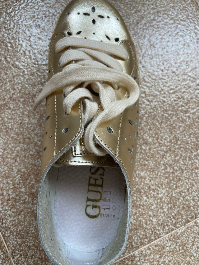 Zapatos Guess Dorados Mujer