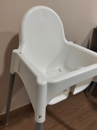 Trona IKEA Blanca
Con cinturón sin estrenar 
