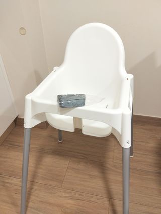 Trona IKEA Blanca
Con cinturón sin estrenar 
