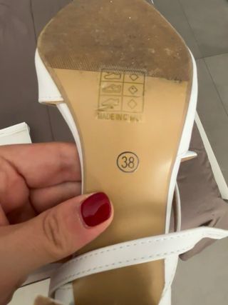 Scarpe con tacco bianche eleganti