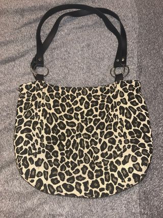 Bolso estampado leopardo con asas negras