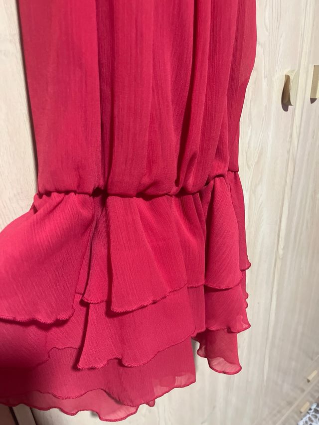 Vestido rojo con volantes y flores