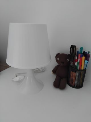 Lámpara de mesa blanca + bombilla