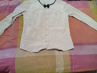 Camisa beige mujer lazo pajarita