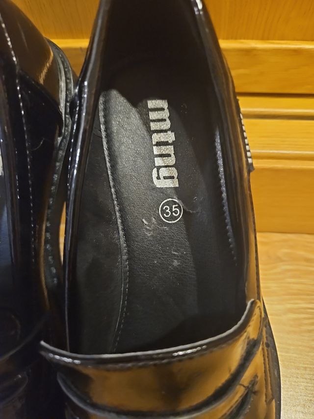 Zapatos Mustang Talla 35 Charol Negro