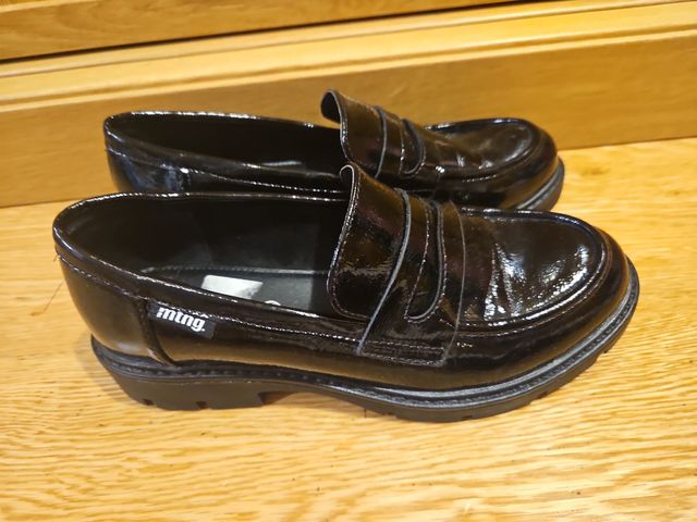 Zapatos Mustang Talla 35 Charol Negro