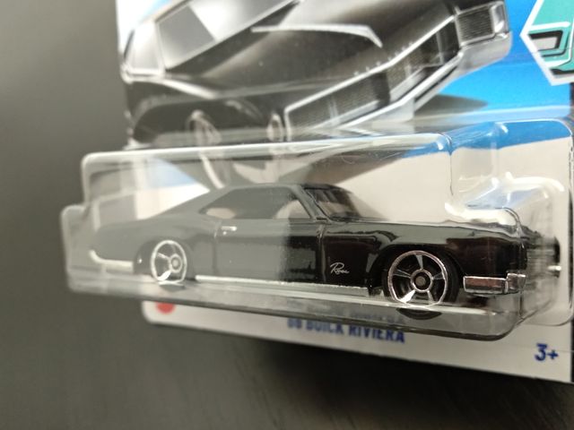 Hot Wheels '66 Buick Riviera