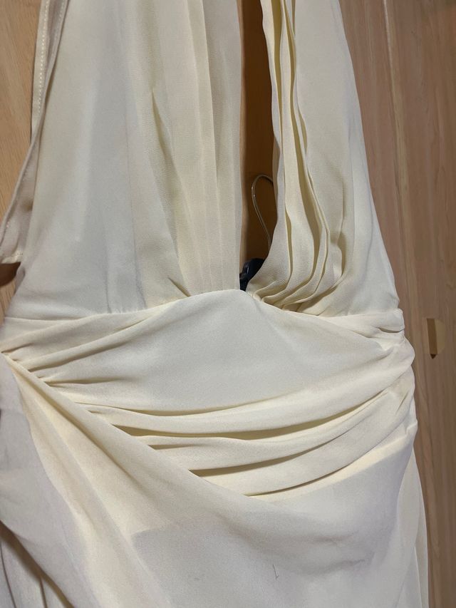 Vestido amarillo espalda descubierta