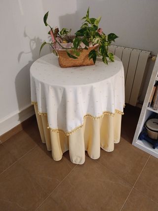 Mesa camilla  70 cm con cubre de algodón y tapete 