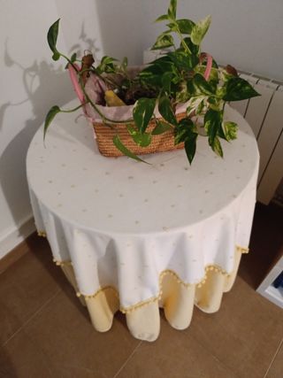 Mesa camilla  70 cm con cubre de algodón y tapete 