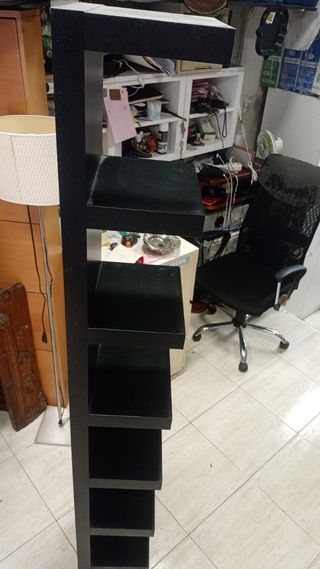 Estantería negra moderna