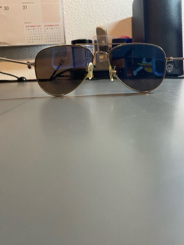 Occhiali da sole aviator blu e oro