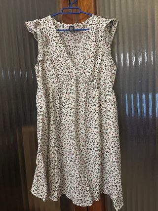 Vestido SHEIN blanco flores
me quedan 3 unidades