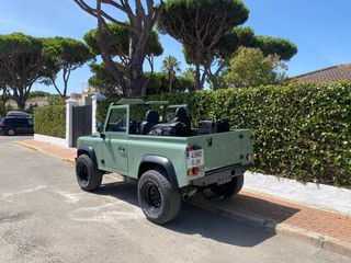 Land Rover Defender 2009