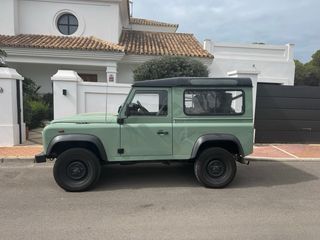 Land Rover Defender 2009