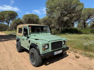 Land Rover Defender 2009