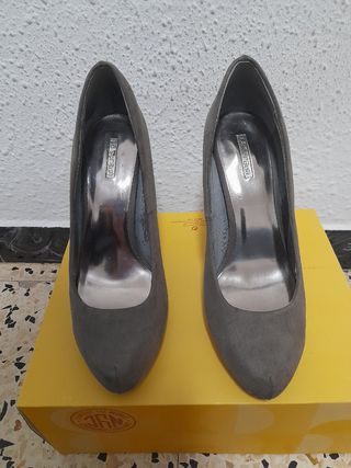 Zapatos de tacón grises La Strada