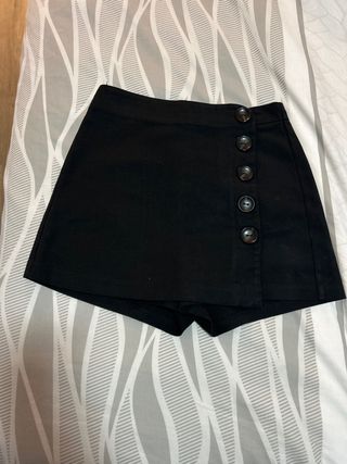 Falda pantalón negra con botones