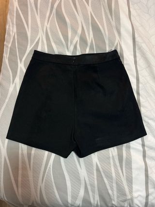 Falda pantalón negra con botones