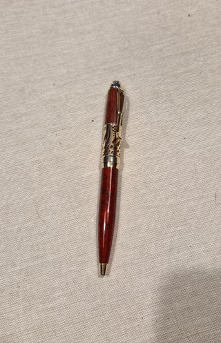 Bolígrafo de imitación madera y metal dorado