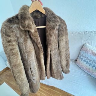 Chaqueta de piel marrón