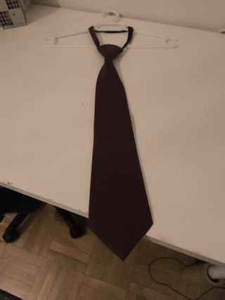 Corbata niño con broche