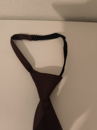 Corbata niño con broche