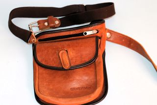 Bolso de muslo de cuero marrón