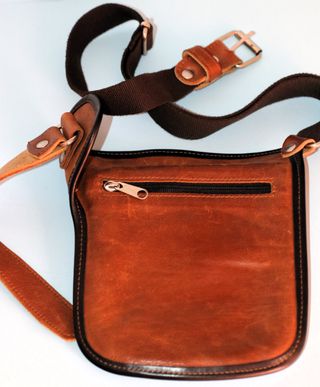 Bolso de muslo de cuero marrón
