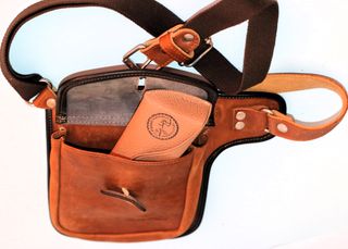 Bolso de muslo de cuero marrón