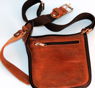 Bolso de muslo de cuero marrón