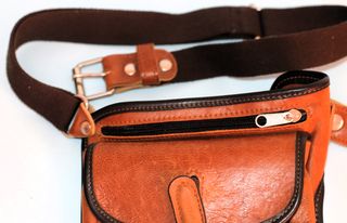 Bolso de muslo de cuero marrón