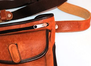 Bolso de muslo de cuero marrón