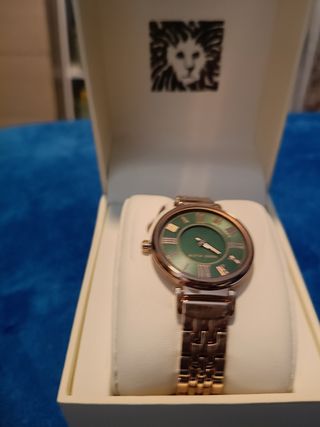 Reloj Anne Klein dorado y verde