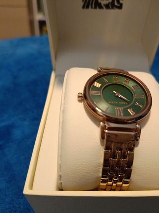 Reloj Anne Klein dorado y verde