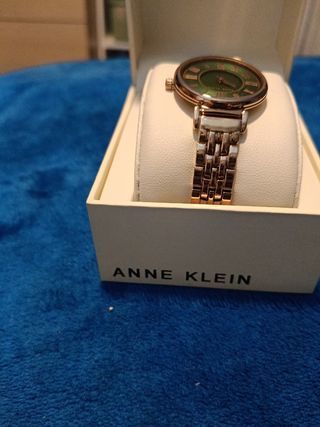 Reloj Anne Klein dorado y verde