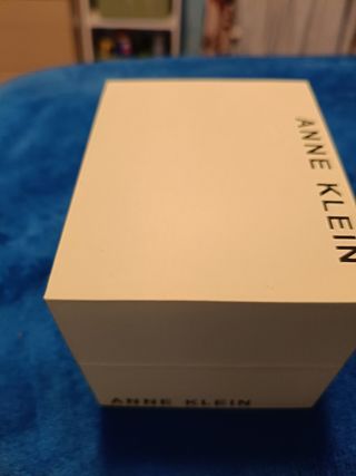 Reloj Anne Klein dorado y verde