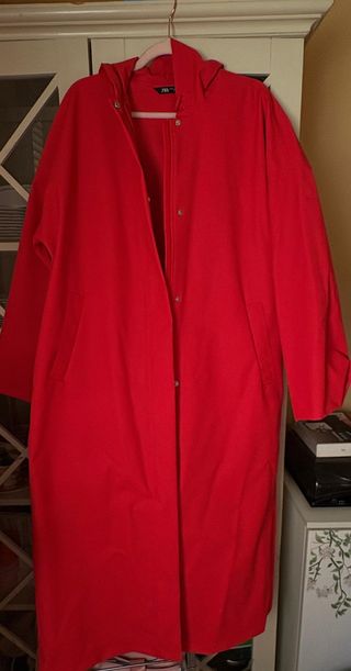 Gabardina Zara Roja con Capucha