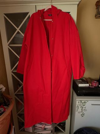 Gabardina Zara Roja con Capucha