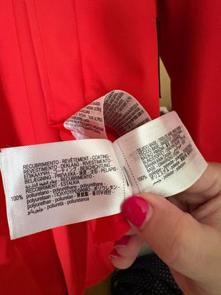 Gabardina Zara Roja con Capucha