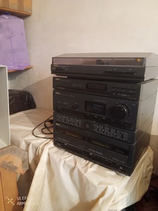 Cadena musical AIWA con tocadiscos